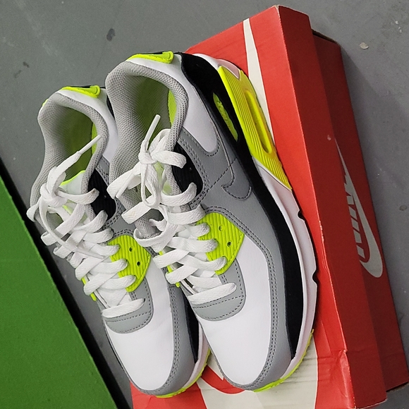 Nike - Picture 2 of 2